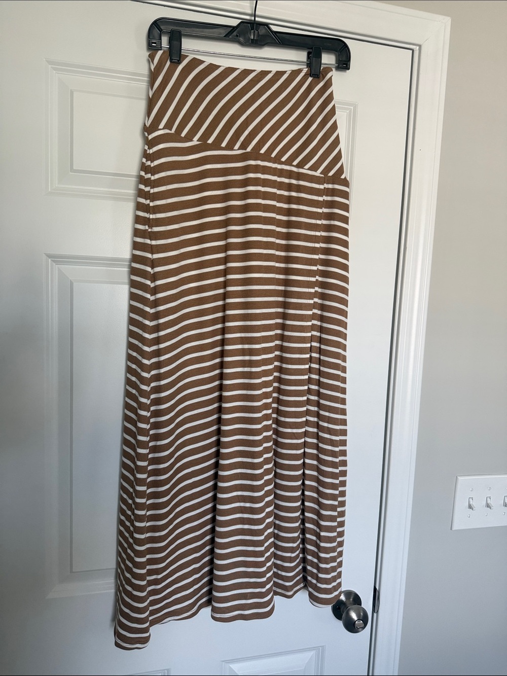 HALARA Brown and White Striped Maxi Skirt
